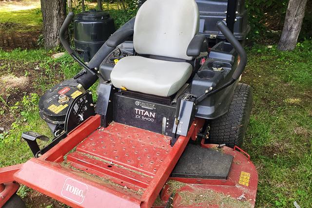 Tondeuse Toro Titan à rayon de braquage zéro